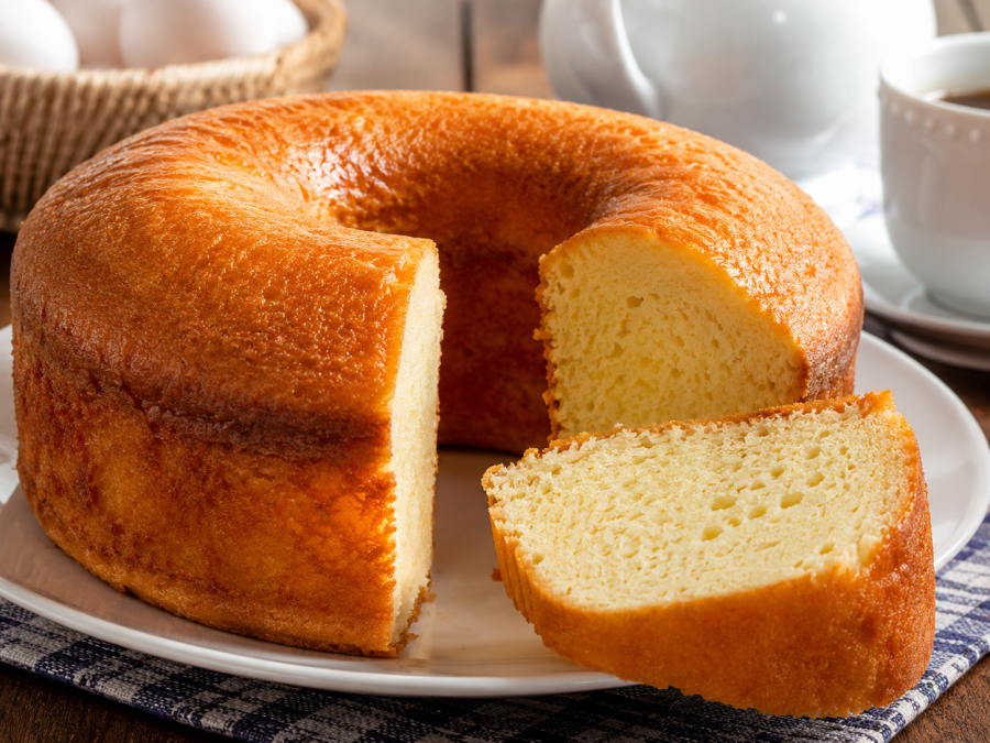 Bolo de iogurte de liquidificador fofinho: Receita fácil, econômica e perfeita para o café da tarde