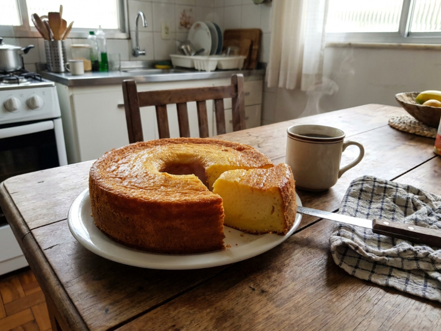Bolo de fubá cremoso da Vó Ana conquista pelo sabor caseiro e textura irresistível