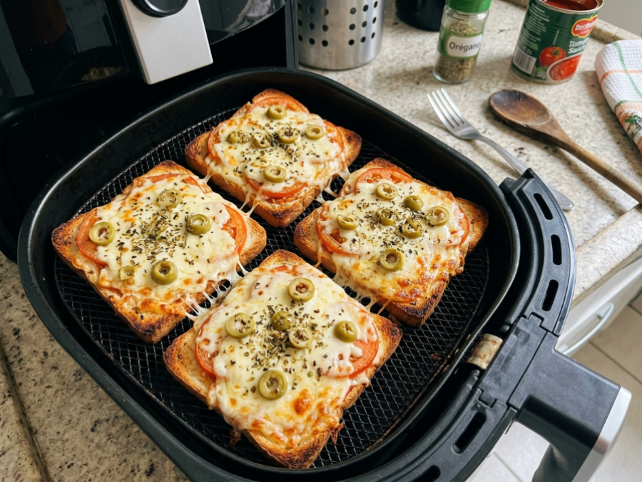 Pizza de Pão de Forma na Air Fryer Fica Pronta em Minutos e Surpreende pelo Sabor
